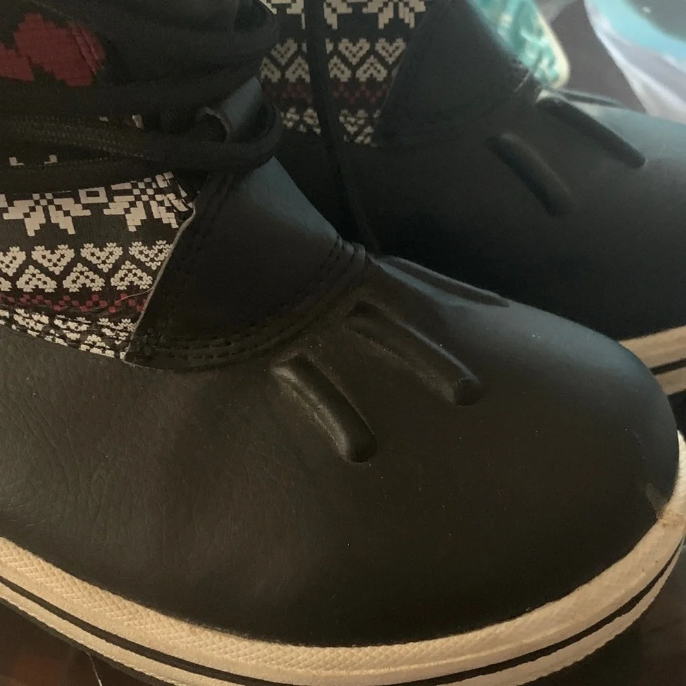 Roxy Kids Snow Boots - Black and Red Pattern
